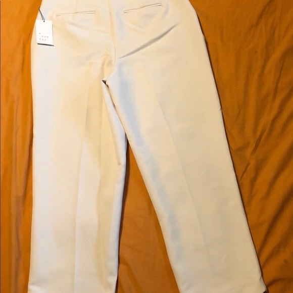 NWT Regular-Fit Mid-Rise Cream Pleated Pants - Picture 5 of 8